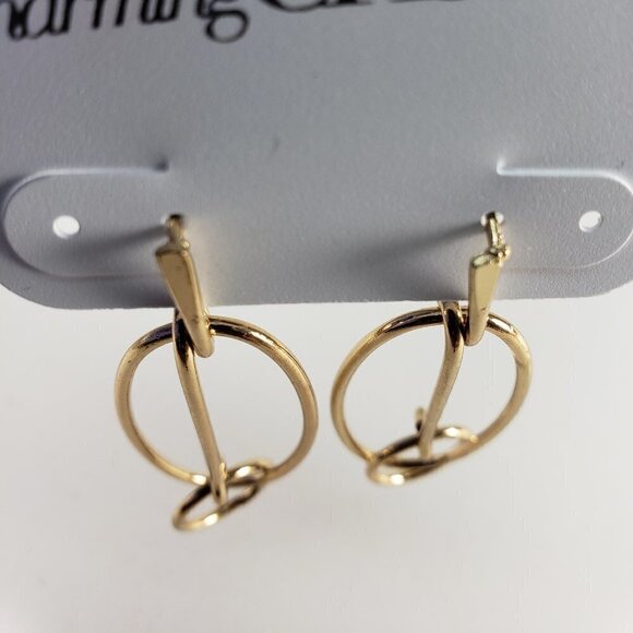 Sculptural Gold Loop Earrings – Interlocking Oval Drop Design Fashion Jewelry - Picture 9 of 10